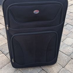 American tourister medium soft sided 2 wheeled suitcase
