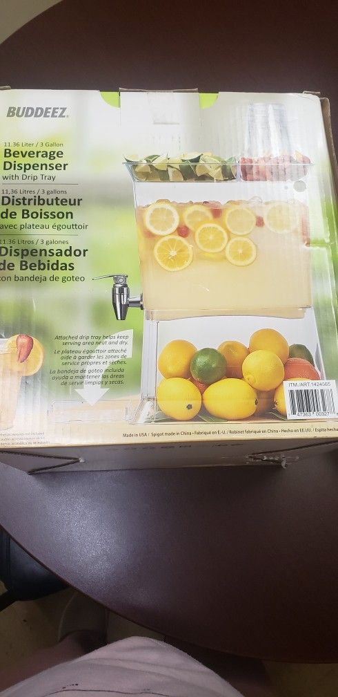 Plastic Party BEVERAGE dispenser