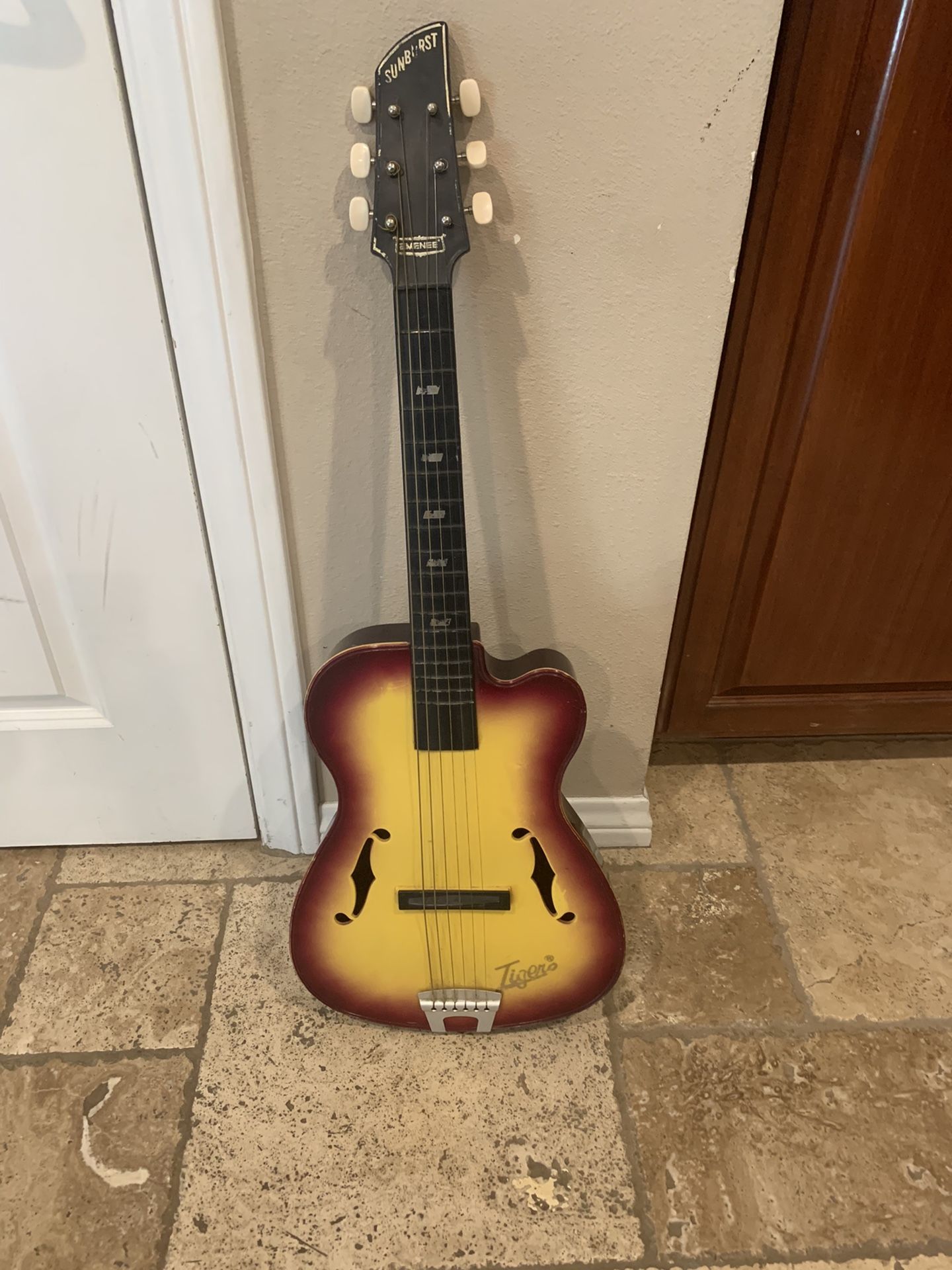 1958-60 EMENEE SUNBRUST TIGER PLASTIC REAL PLAYING GUITAR VERY RARE!
