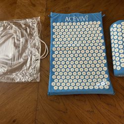 Like New Acevivi Massager Cushioned Spike Mat and Pillow with Protective Carrying Bag with Handles