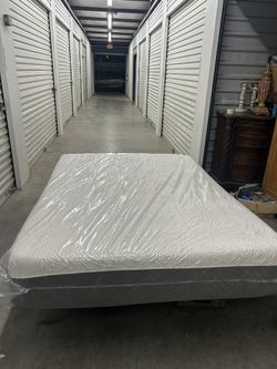 Sealy Queen Posturepedic Set  