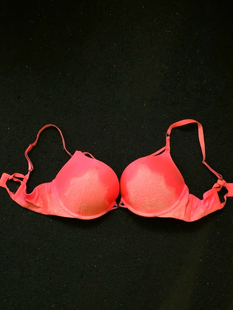 VICTORIA SECRET BOMBSHELLB PLUNGE PUSH UP 2 CUPS 36C