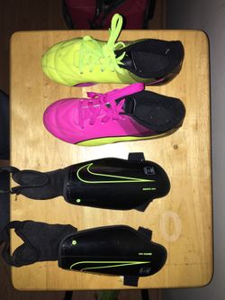 Soccer shoe