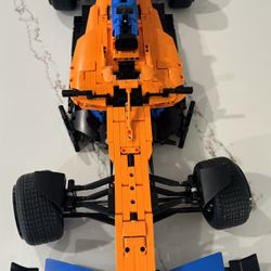 LEGO 42141 Technic McLaren Formula 1 2022 Replica Race Car Model Building Kit, F1 Motor Sport Set 