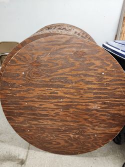 Round Banquet Tables