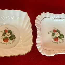 ADDERLEY STRAWBERRY RIPE PORCELAIN CANDY TRINKET DISH 22K GOLD GILDED RIM‼️ See MOVING SALE TODAY ‼️ Tons Of VIntage JAPAN - ENGLAND - USA Items  