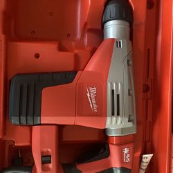 MILWAUKEE SDS-MAX DEMOLITION HAMMER