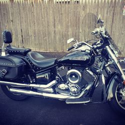 Yamaha V Star Glasic 1100