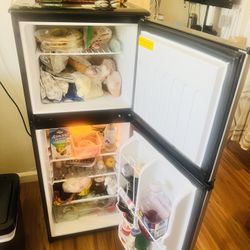 Refrigerator For Sale Magic Chef 4.0 Cu Ft 