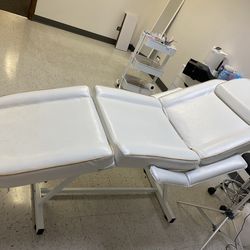 Spa bed. Massage / Facial Bed. Used for Eyelash and brow services