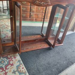 Vaughan Bassett Dresser. Must Pick Up In Calallen 