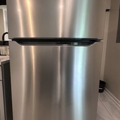 Like new GE  refrigerator