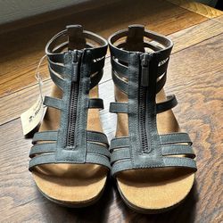 NWT Women’s Bearpaw Sandals Size 6.5