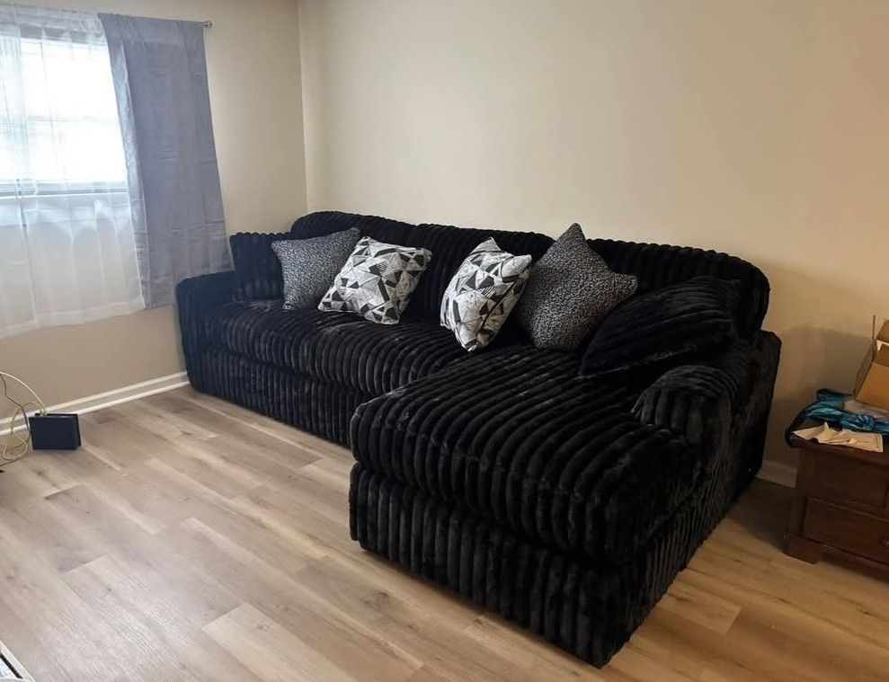 AP 🎉 Black Corduroy Sectional Couch With Chaise// Financing & Delivery