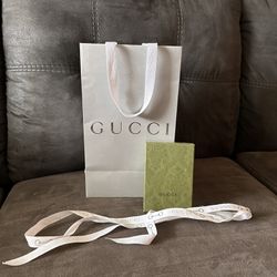 Gucci Bag/box/ribbon