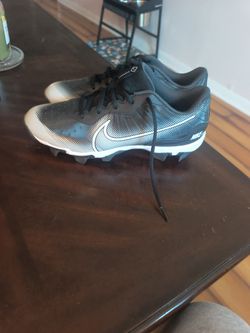 brand new size 9 Nike plastic cleats