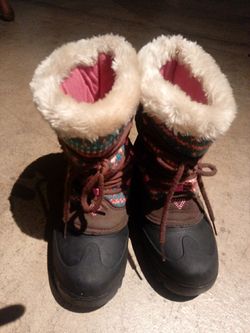 Girls snow boots size 3