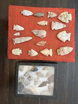 Large 30pc Authentic Southeastern Arrowhead Collection - 2 Displays