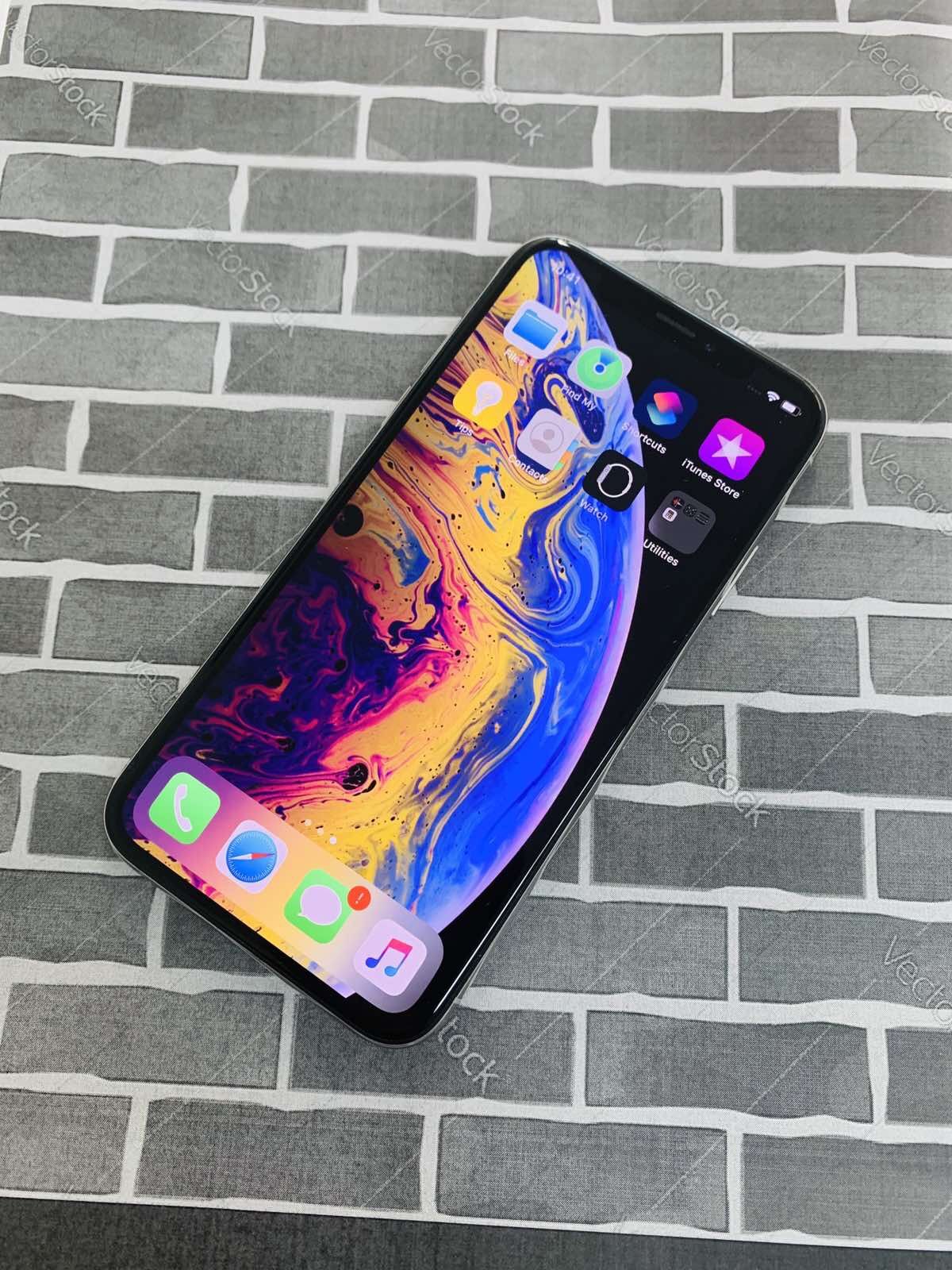 iPhone XS (64 GB) Excellent Condition With Warranty