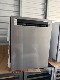 KitchenAid Stainless Steel Dishwasher – 3rd Rack – $250