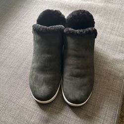 Olukai Women’s Leather Shoe Black Sheep Fur Lined