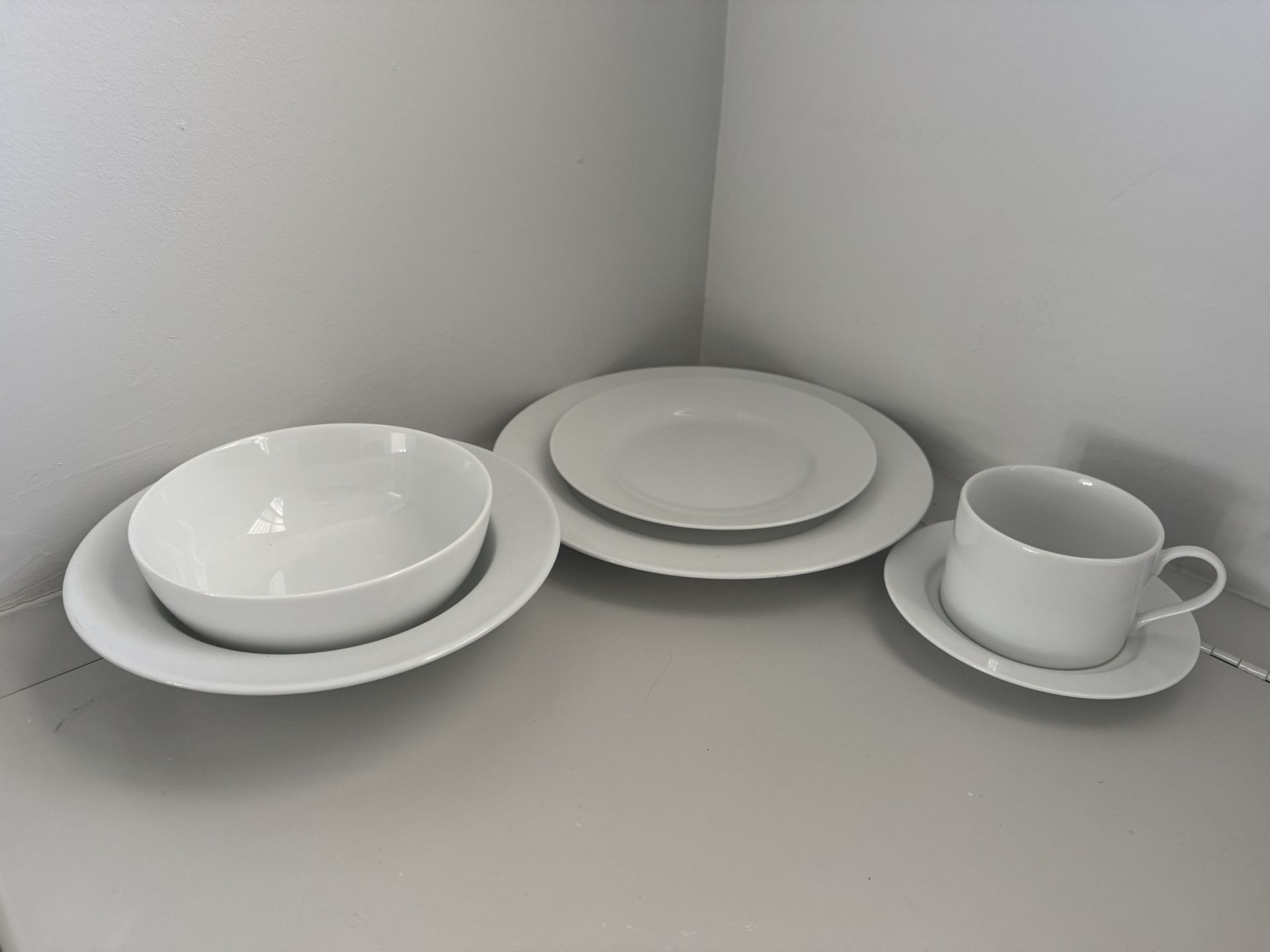Crate & Barrel Dinnerware Collection - Everyday White (Set Of 10)