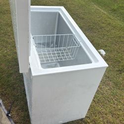 10 Cu Frigdaire Freezer 