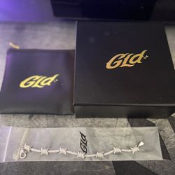 Iced barbed Wire bracelet white Gold