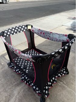Portable crib. Corral para bebés.