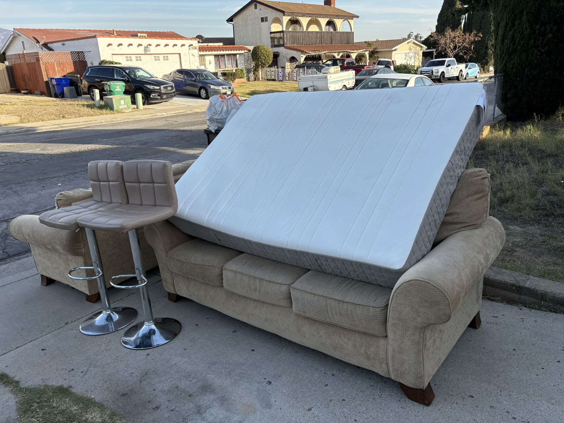 Free Furniture For Pick Up