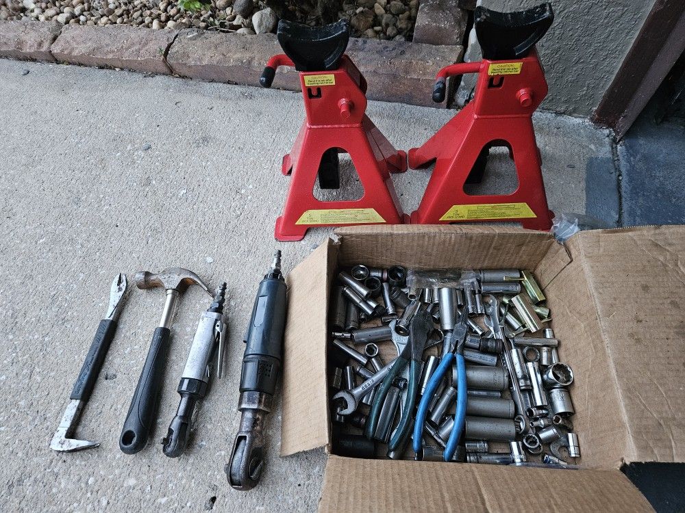 3 TONS jack Stands, Multiple Sockets, 2 Air Ratchets