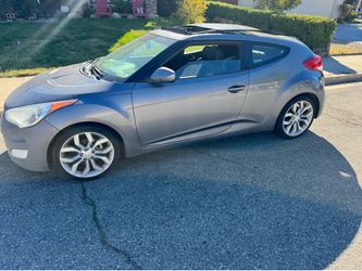 2013 Hyundai Veloster  runs very good
