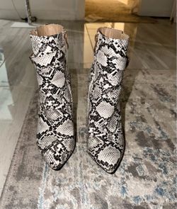 Snakeskin Print Pointed-Toe Ankle Boots