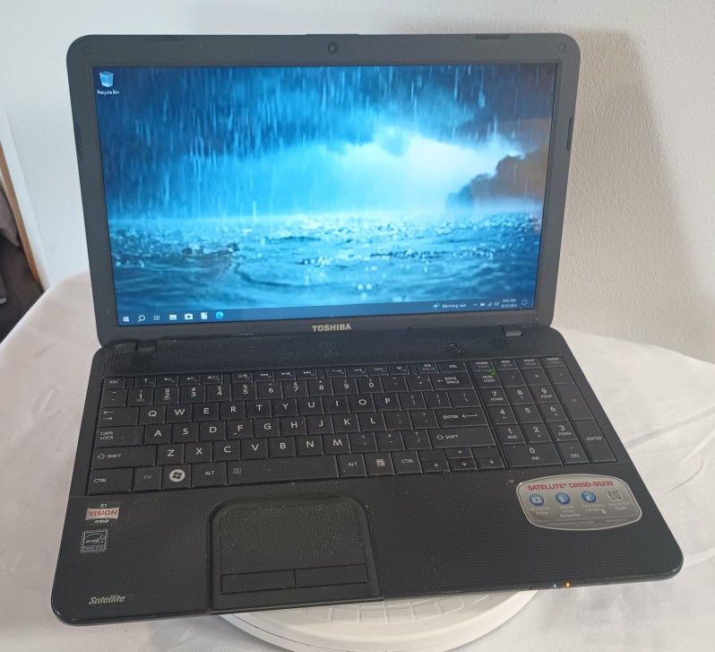 Toshiba Satellite AMD E1-1200 320GB HDD 8GBRAM Windows 10