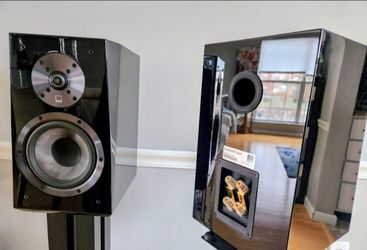 SVS Ultra Piano Gloss Black