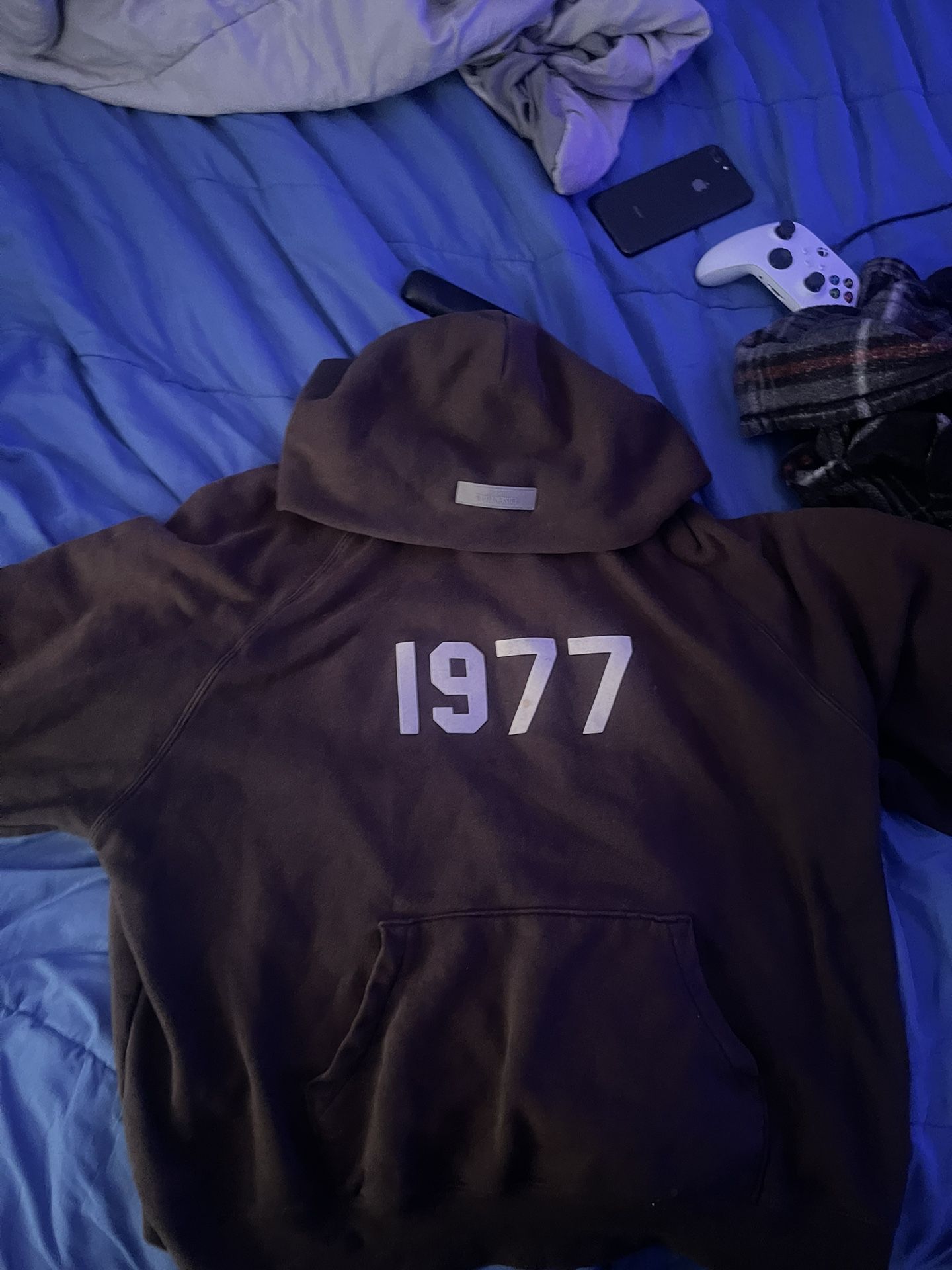 essential hoodie 1977