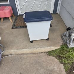 Rolling Dog food container