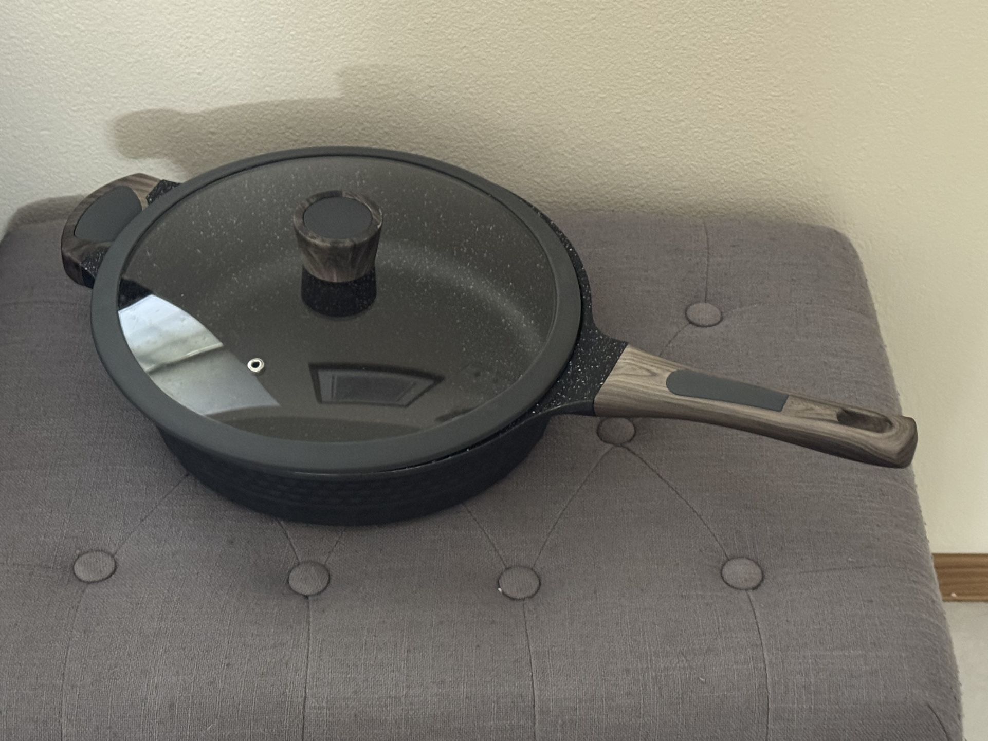 Used, D&W Nonstick; 11 1/2” Sauté Deep Frying Pan/ Skillet; Cookware W/lid