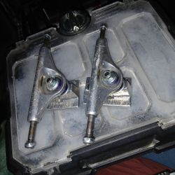 Venture Skateboard Trucks 