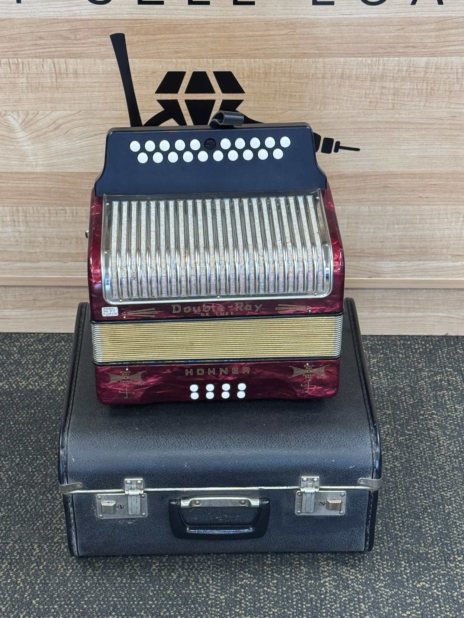 HOHNER Double Ray Deluxe Accordion with Hard Case