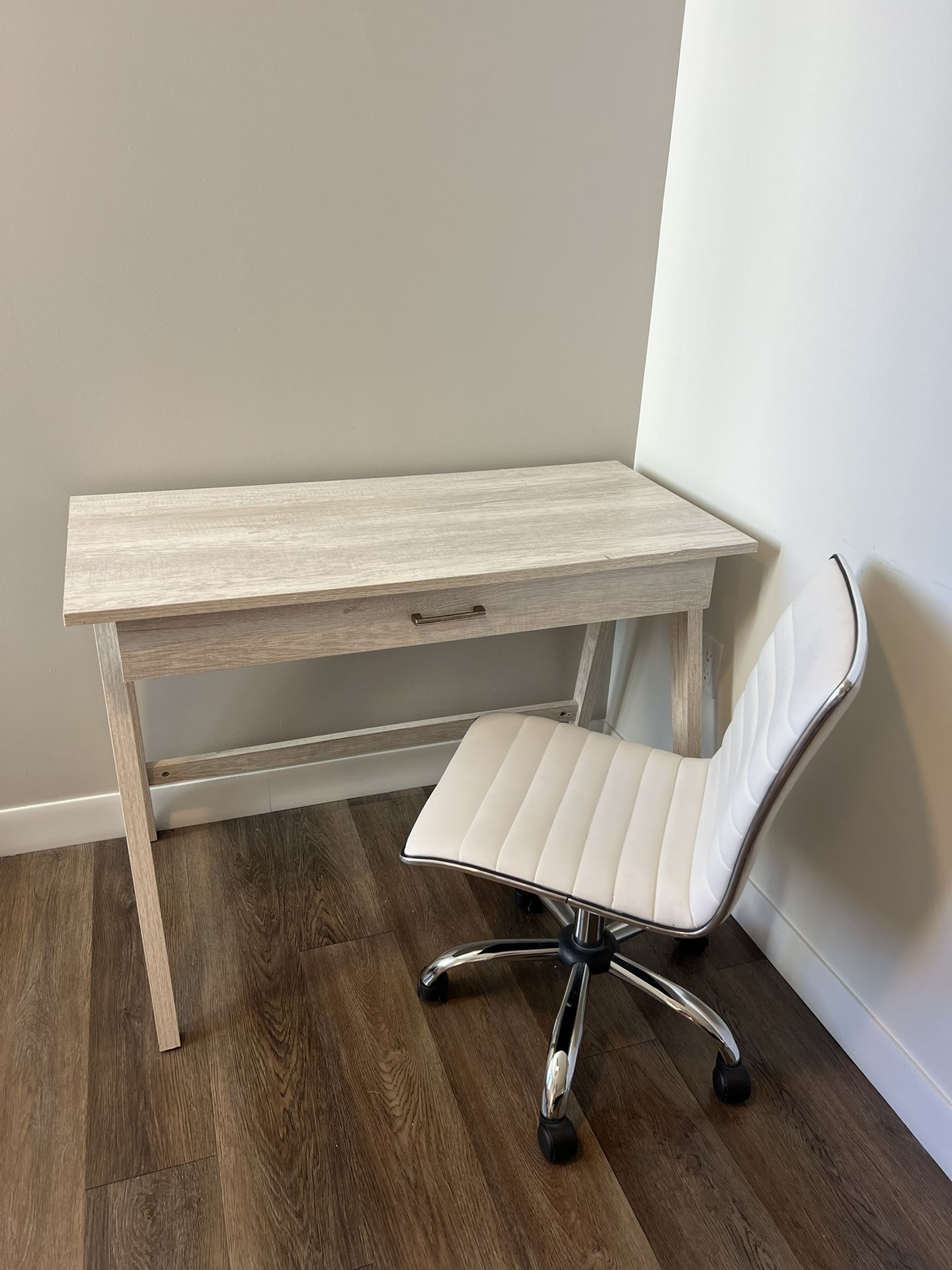 Desk table