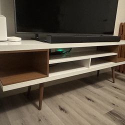 Retro-Inspired Mid-Century Modern TV Stand with Storage Shelves. 