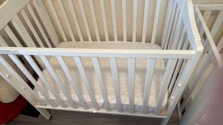 Baby mini crib  39x25, x36 with Matress