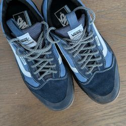 Vans UltraRange EXO WW MTE-1 in a navy blue and black colorway