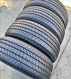 225 65 17 Bridgestone tires Con 80% de Vida Las 4