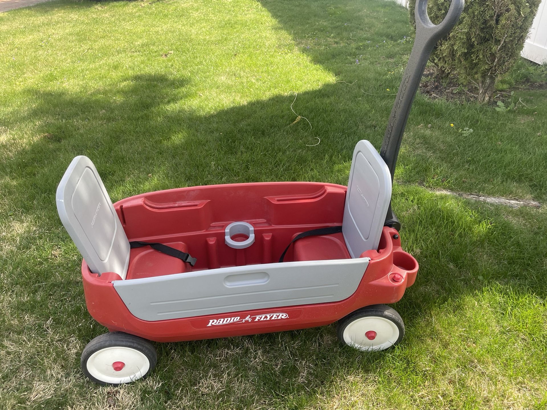 Radio Flyer Deluxe Wagon