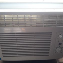 GE 5000 BTU Window AC