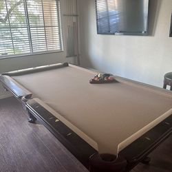 Full size pool table in pristine condition