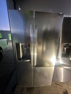 LG STAINLESS STEEL DOOR IN DOOR SMART SIDE BY SIDE REFRIGERATOR ICE AND WATER DISPENSER