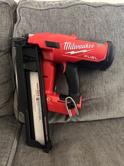 Milwaukee M18 FUEL 3-1/2 in. 21-Degree Brushless Cordless Framing Nailer